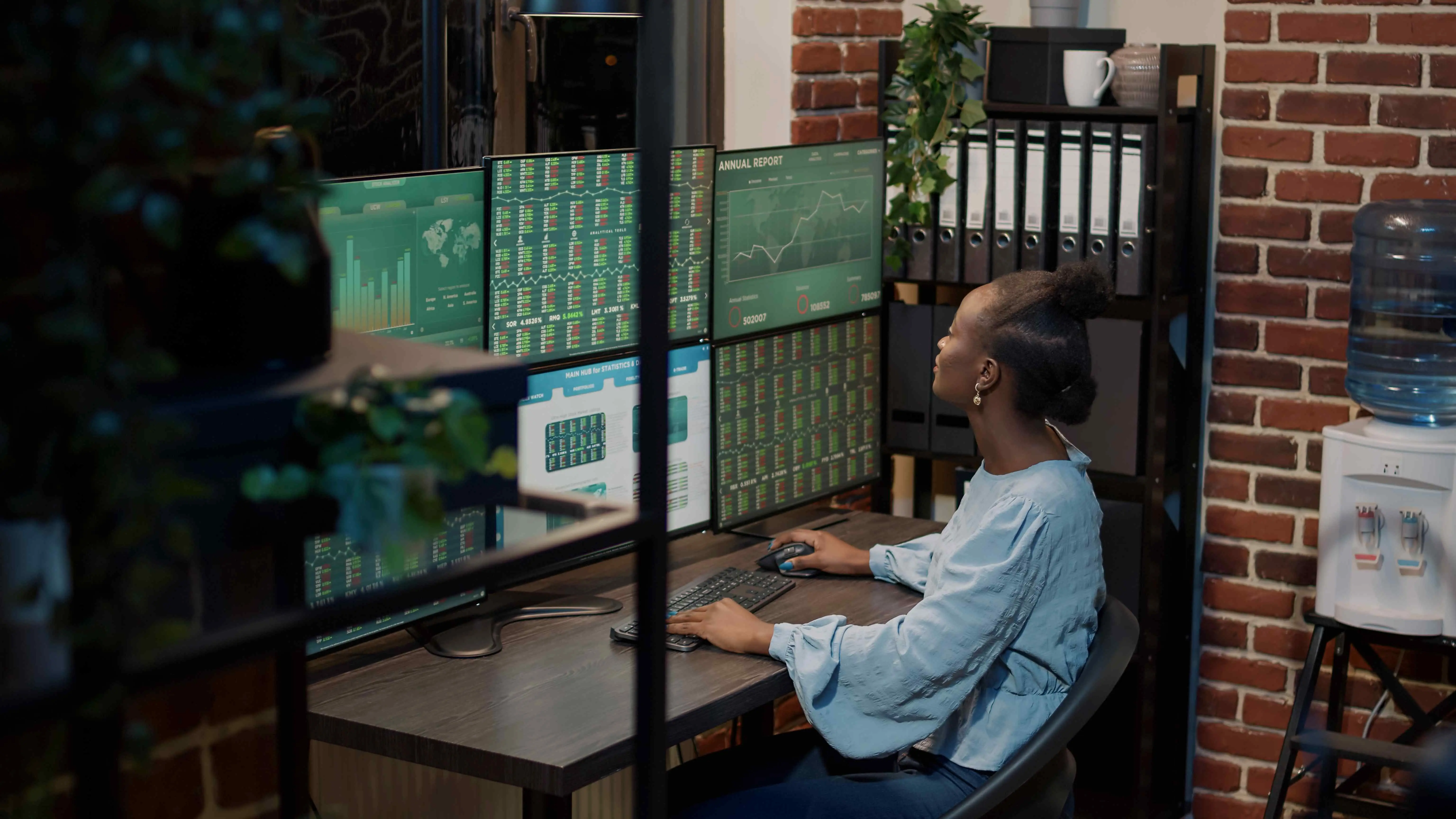 african-american-woman-analyzing-stock-market-inve-2022-02-22-06-34-16-utc.webp